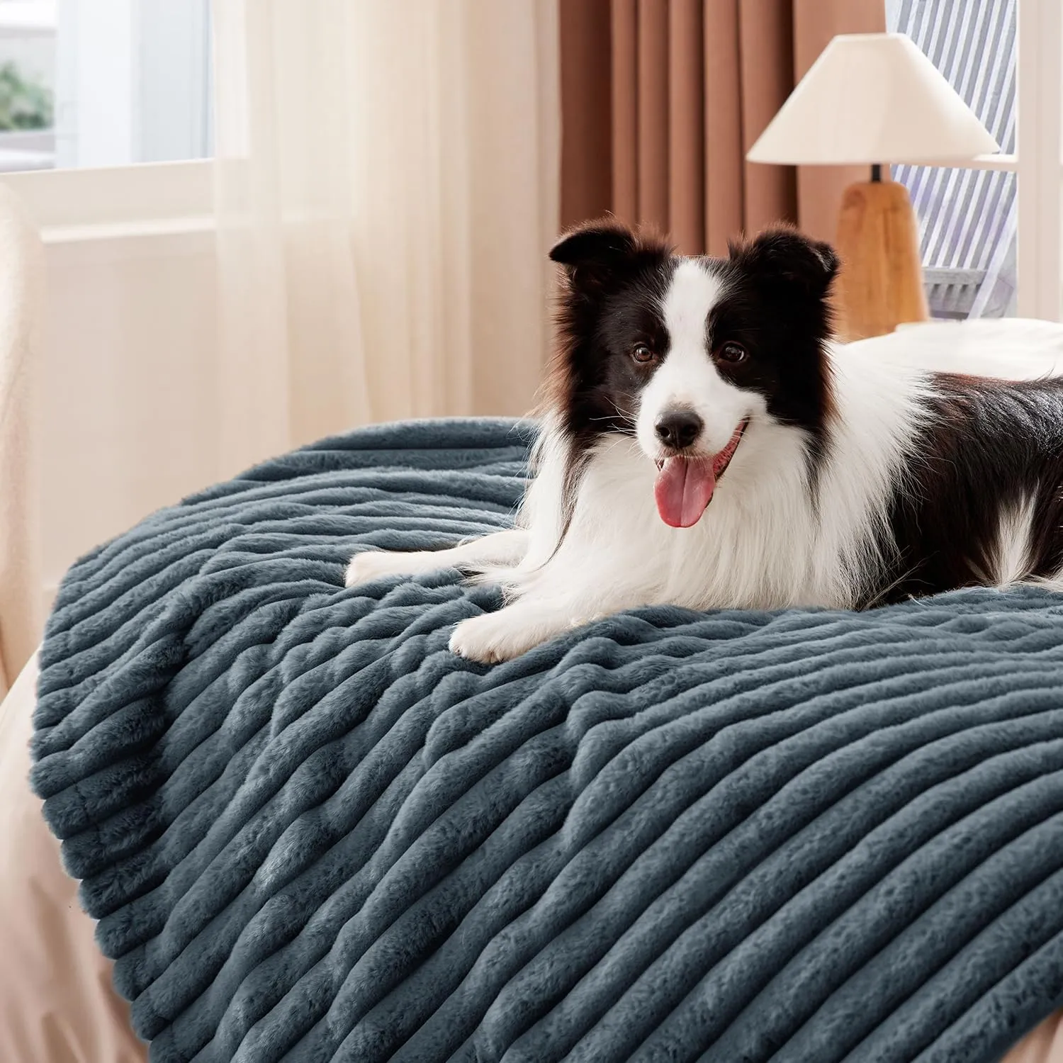 Waterproof Dog Blankets for Medium Dogs - 30x40 Medium Cat Blanket Washable for Couch Protection, Soft Faux Fur Throw Blanket Furniture Protector, Grey